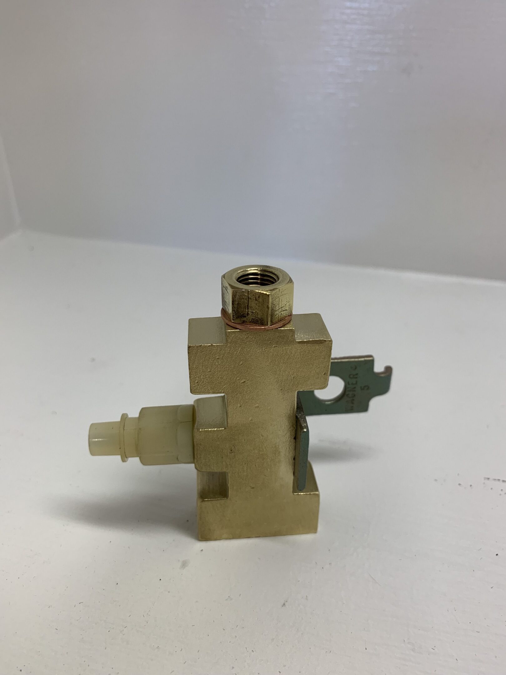 A brass valve with a metal handle on top of it.